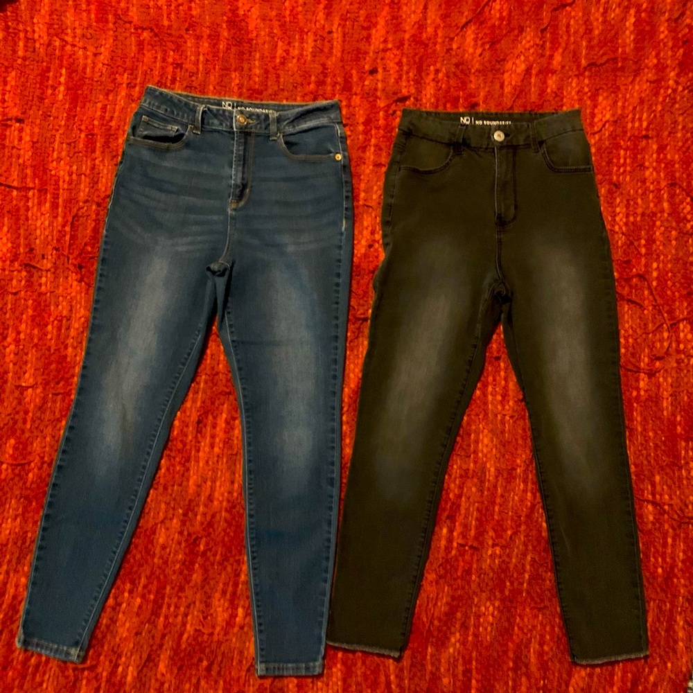 No Boundaries Juniors High Rise Skinny Jeans.